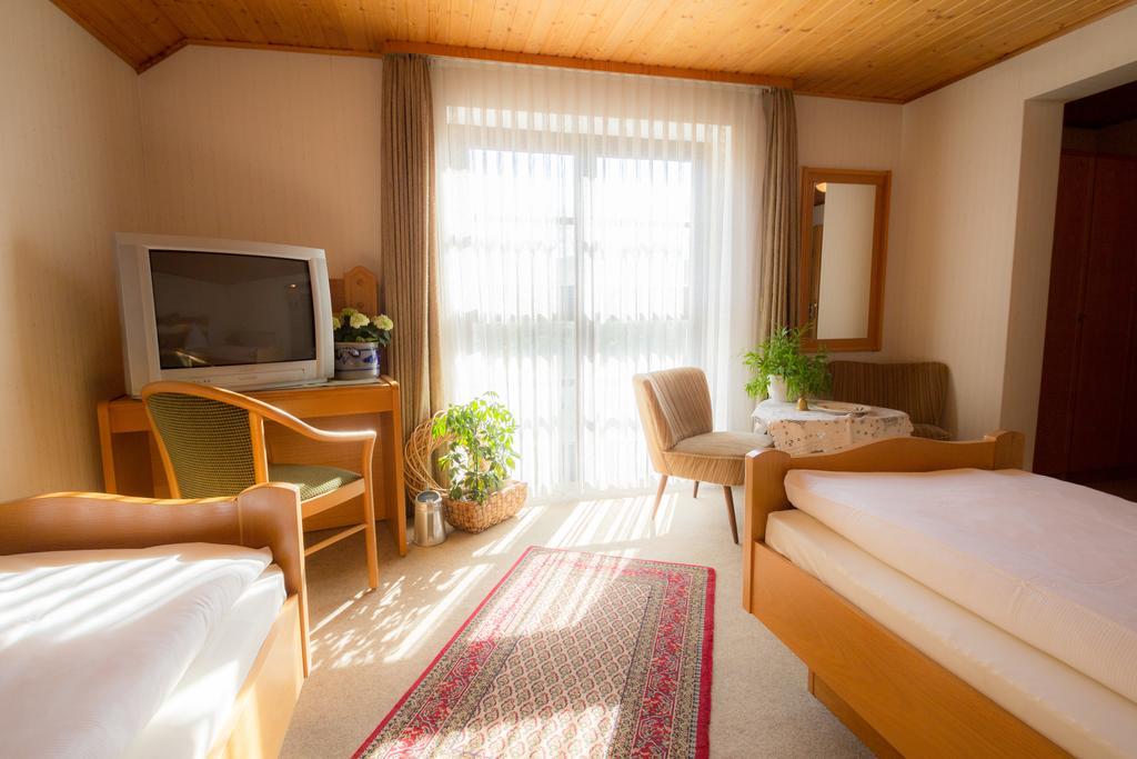 Hotel Am Lingelbach Knüllwald Стая снимка