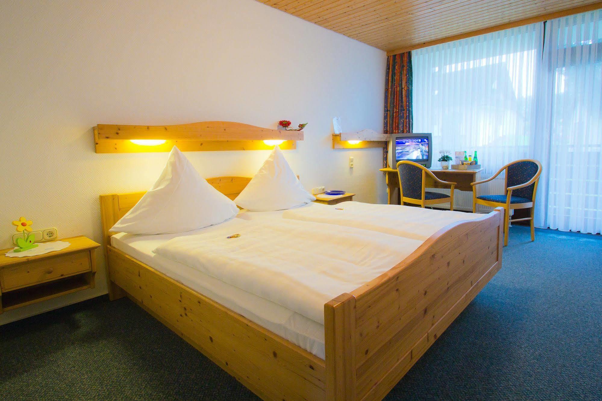 Hotel Am Lingelbach Knüllwald Екстериор снимка