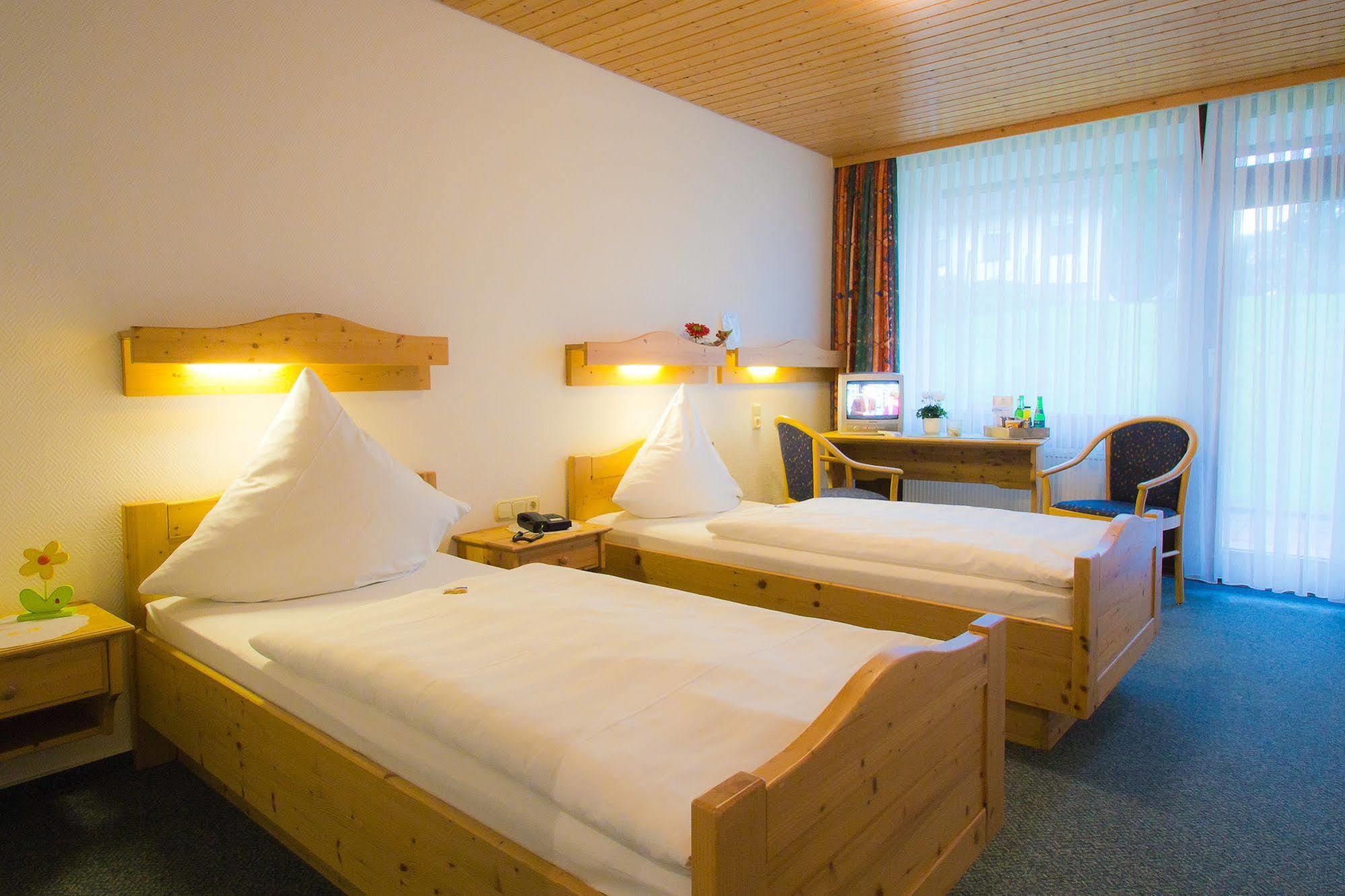 Hotel Am Lingelbach Knüllwald Екстериор снимка