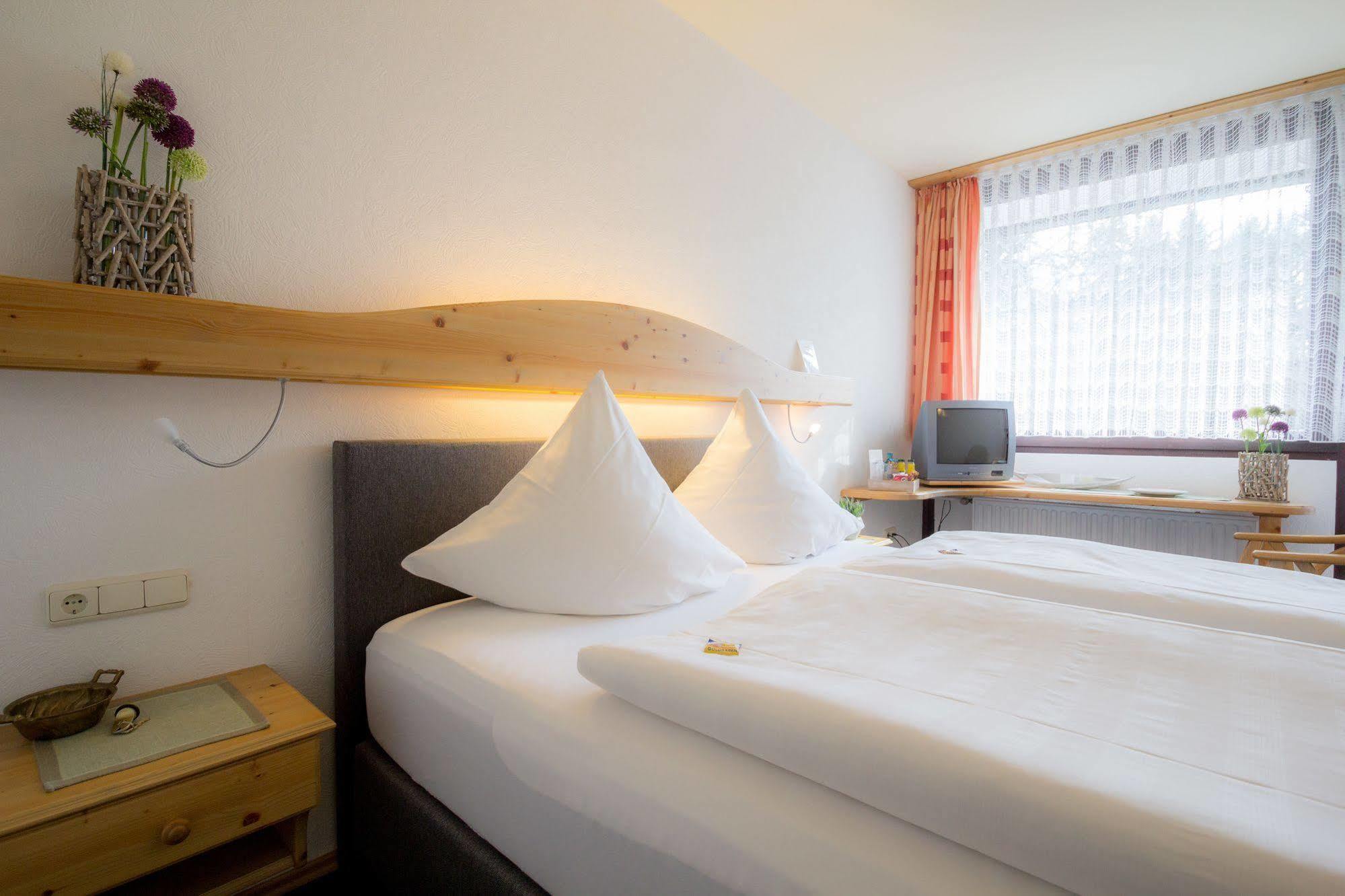 Hotel Am Lingelbach Knüllwald Екстериор снимка