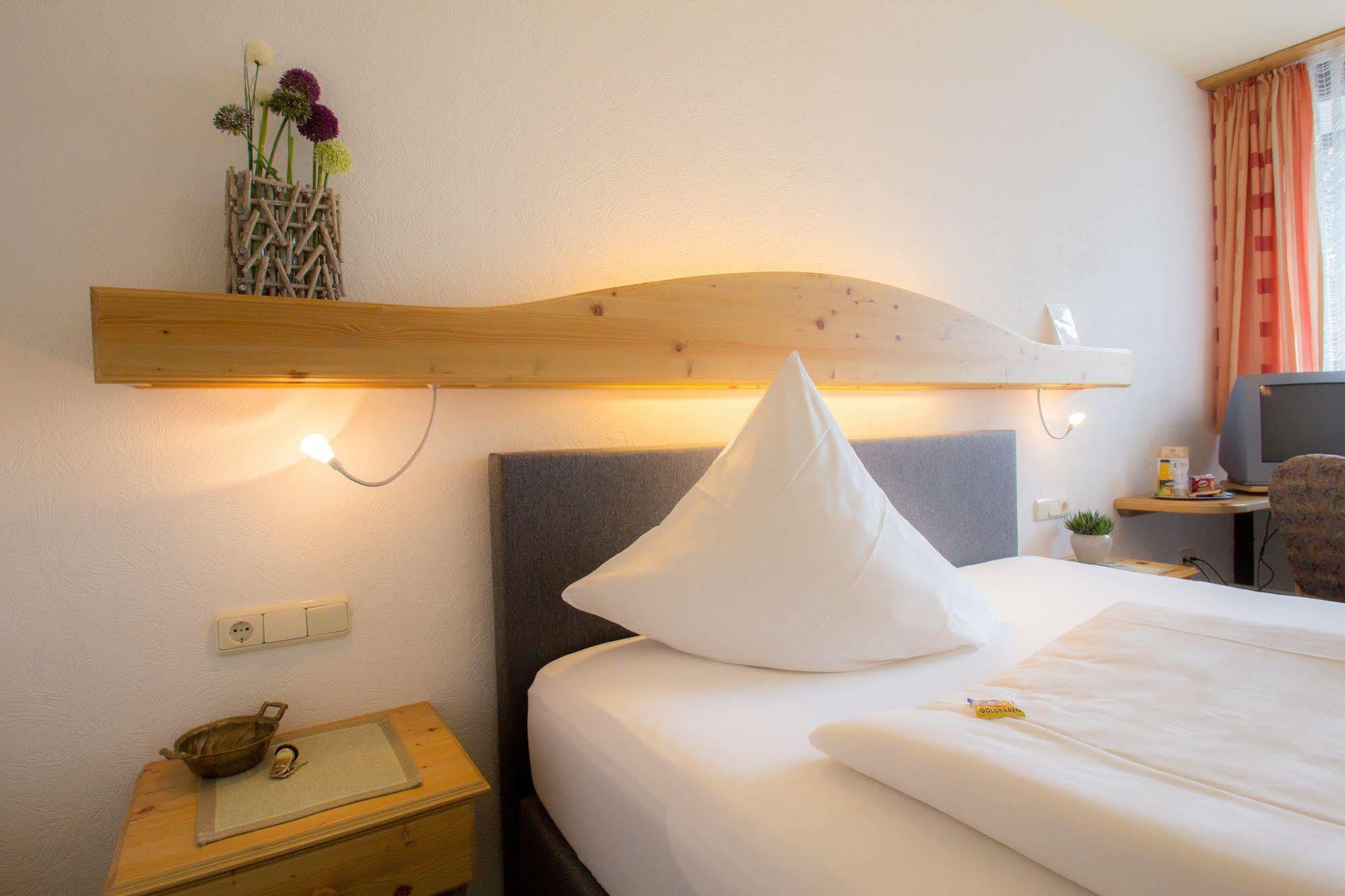 Hotel Am Lingelbach Knüllwald Екстериор снимка