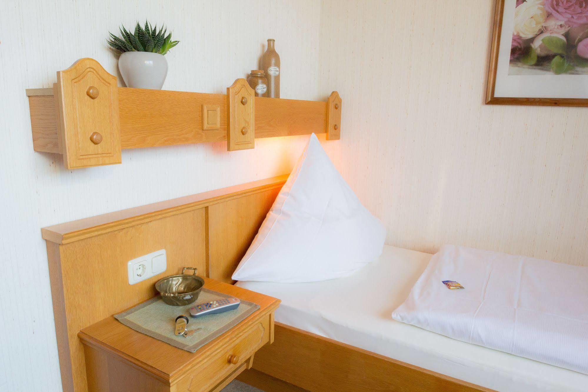 Hotel Am Lingelbach Knüllwald Екстериор снимка
