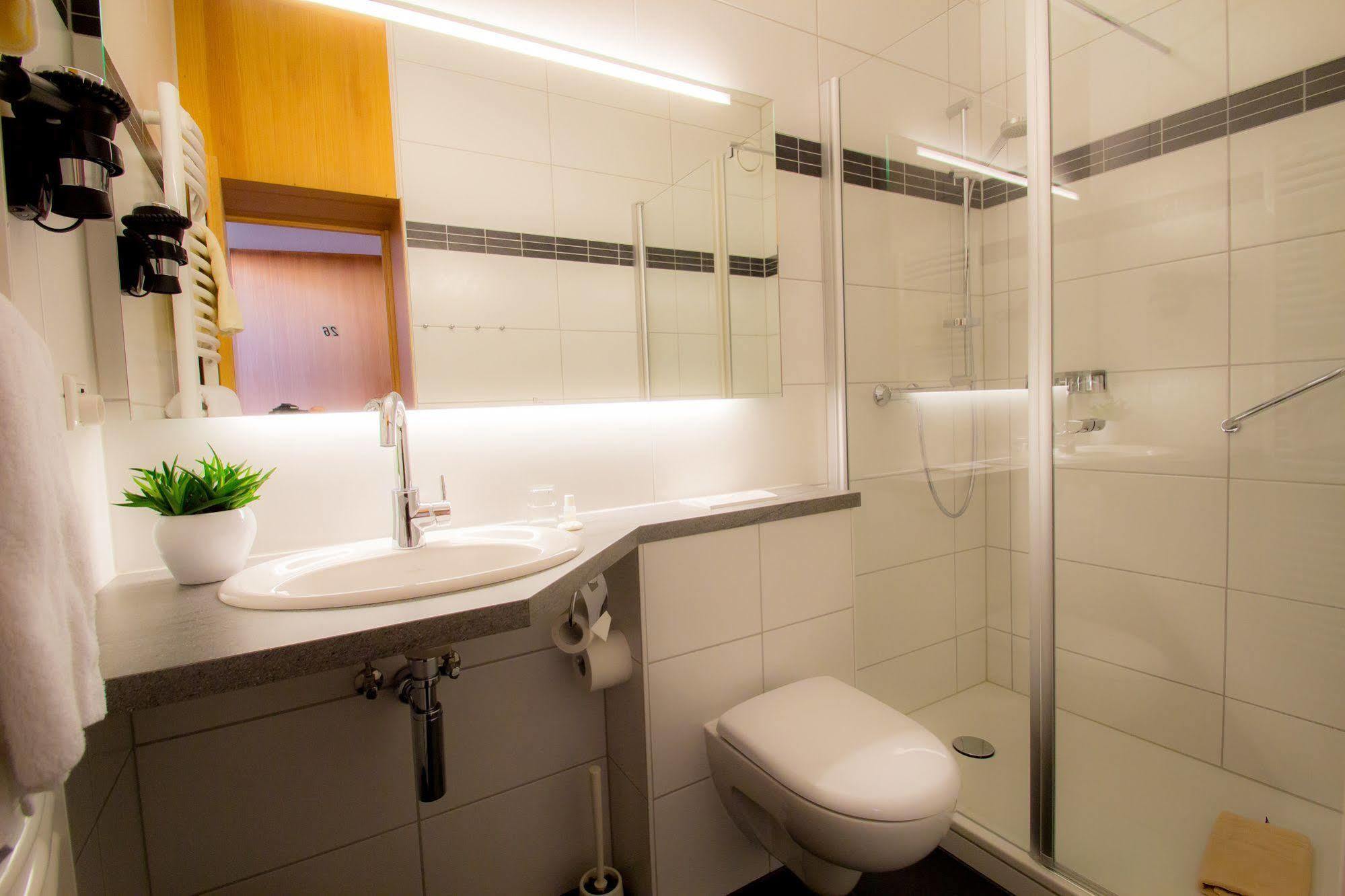 Hotel Am Lingelbach Knüllwald Екстериор снимка